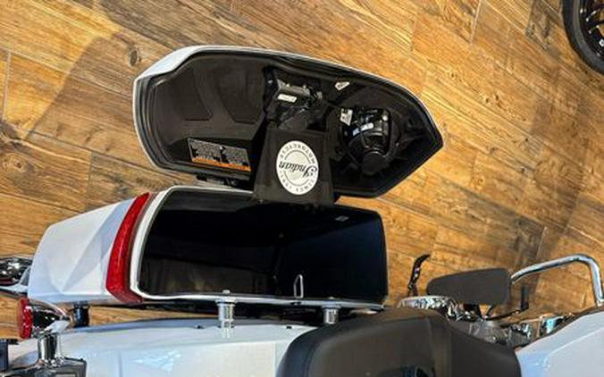 2025 Indian Motorcycle Challenger Limited with 112 and Powerband Audio Package