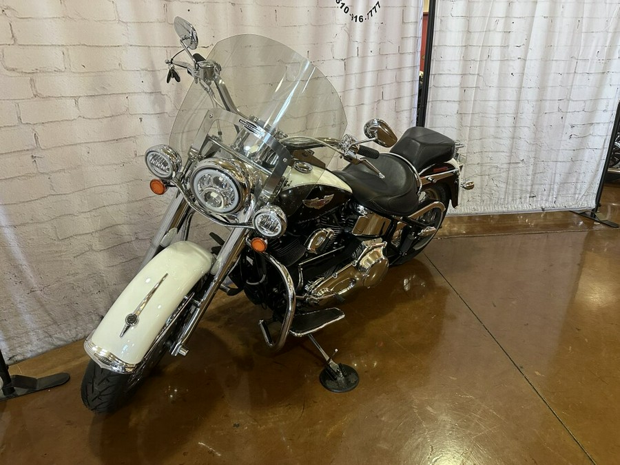 2005 Harley-Davidson Softail® Deluxe FLSTNI Glacier White Pearl and Vivid Black