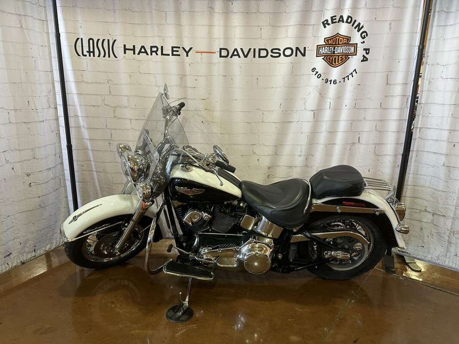 2005 Harley-Davidson Softail® Deluxe FLSTNI Glacier White Pearl and Vivid Black