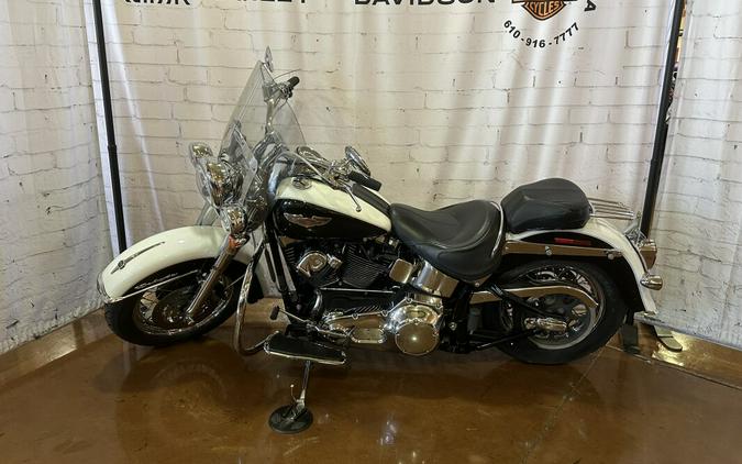 2005 Harley-Davidson Softail® Deluxe FLSTNI Glacier White Pearl and Vivid Black