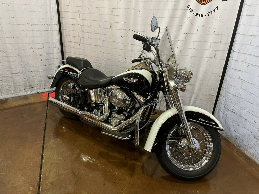 2005 Harley-Davidson Softail® Deluxe FLSTNI Glacier White Pearl and Vivid Black