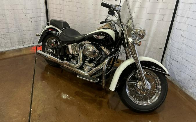 2005 Harley-Davidson Softail® Deluxe FLSTNI Glacier White Pearl and Vivid Black