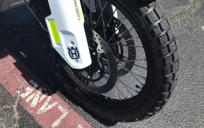 2024 HUSQVARNA NORDEN 901