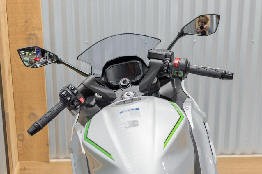 2024 Kawasaki Ninja® 7 Hybrid ABS