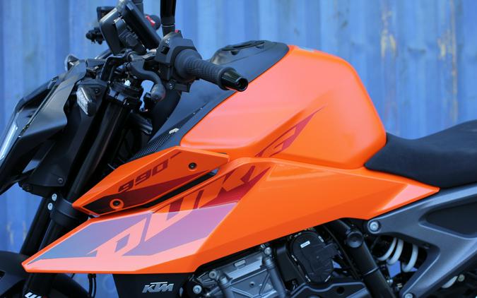 2024 KTM 990 Duke