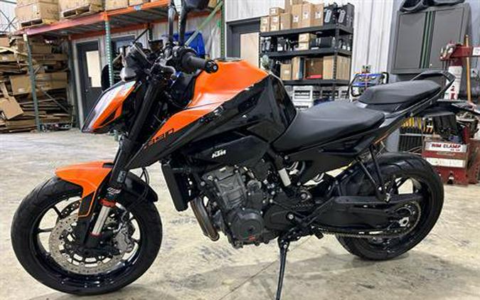 2022 KTM 890 Duke