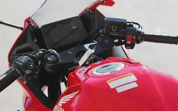 2026 HONDA CBR650R E-CLUTCH