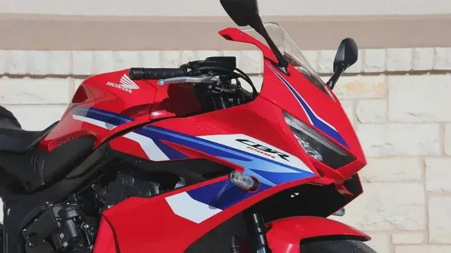 2026 HONDA CBR650R E-CLUTCH