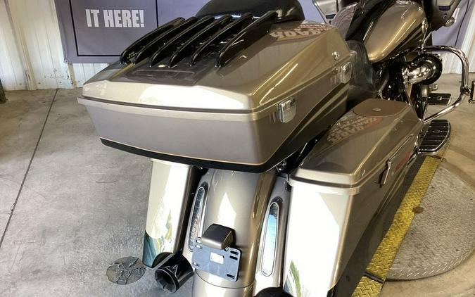 2013 Harley-Davidson® FLTRXSE2 - CVO™ Road Glide® Custom®