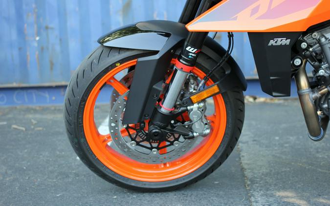 2024 KTM 990 Duke