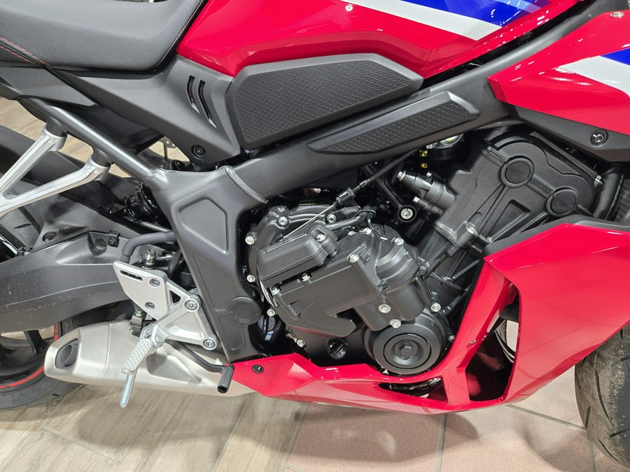2026 HONDA CBR650R E-CLUTCH