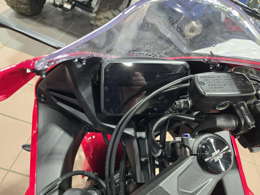 2026 HONDA CBR650R E-CLUTCH