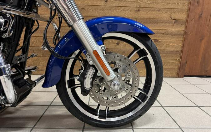 2015 Harley-Davidson® Freewheeler™ Superior Blue FLRT