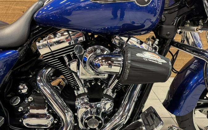 2015 Harley-Davidson® Freewheeler™ Superior Blue FLRT