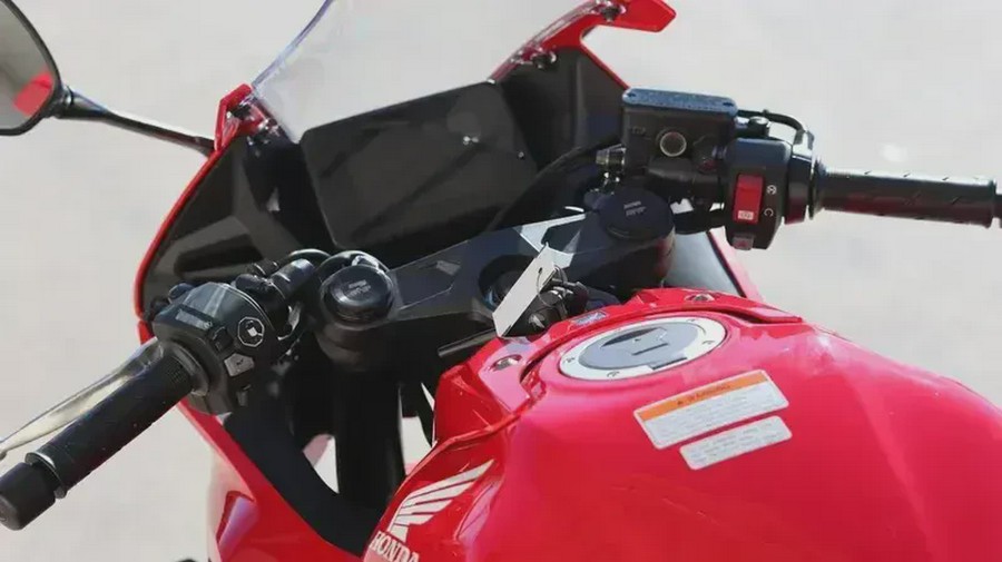 2026 HONDA CBR650R E-CLUTCH