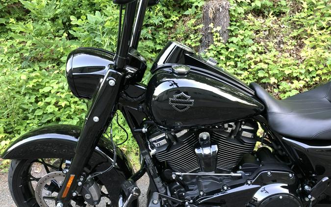 2024 Harley-Davidson® Road King® Special Vivid Black