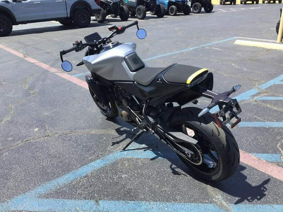 2025 HUSQVARNA VITPILEN 801