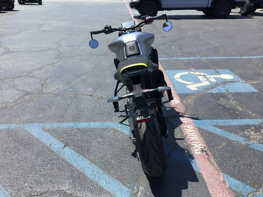 2025 HUSQVARNA VITPILEN 801