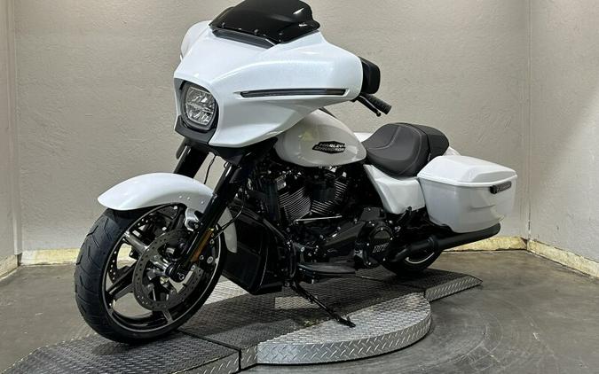 Harley-Davidson Street Glide® 2024 FLHX 84447489 WHITE ONYX PRL