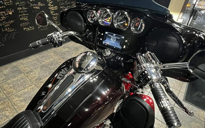 2022 Harley-Davidson® CVO™ Tri Glide® Dante’s Red Fade