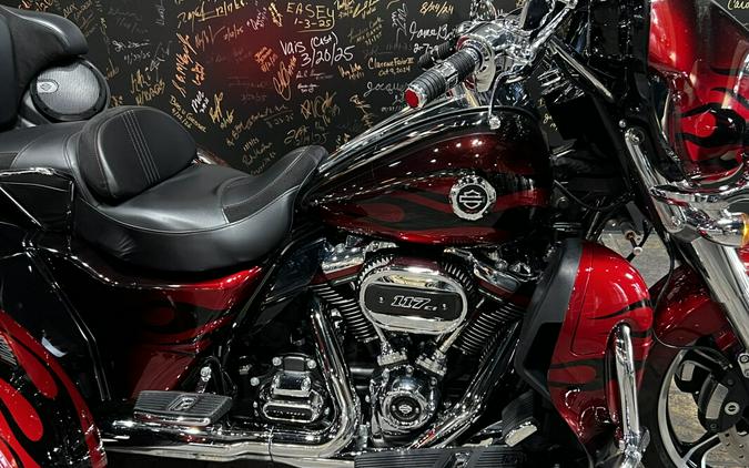 2022 Harley-Davidson® CVO™ Tri Glide® Dante’s Red Fade