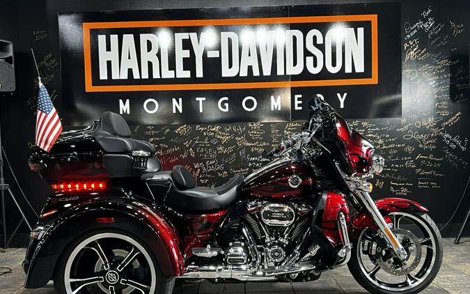 2022 Harley-Davidson® CVO™ Tri Glide® Dante’s Red Fade