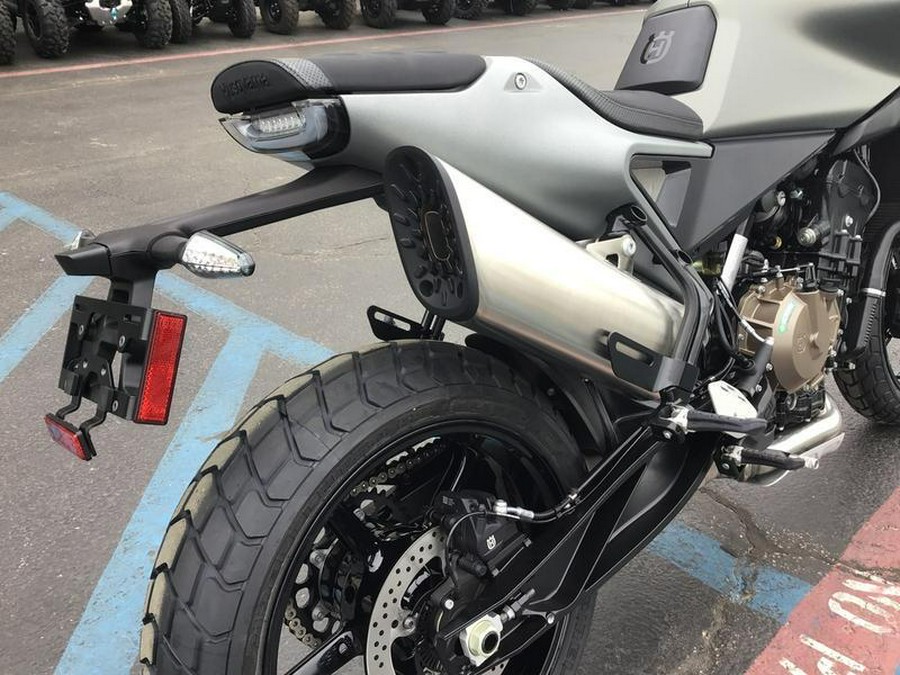 2027 HUSQVARNA SVARTPILEN 801