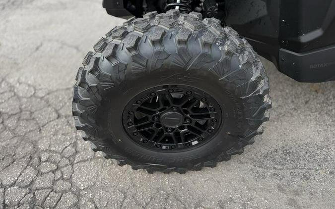 2026 Can-Am® Maverick X3 Max X RS Turbo RR Triple Black_4.5 in