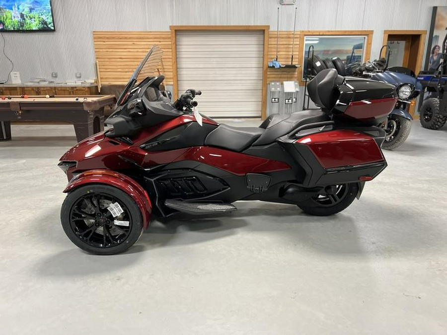 2024 Can-Am® Spyder RT Limited Dark Wheels