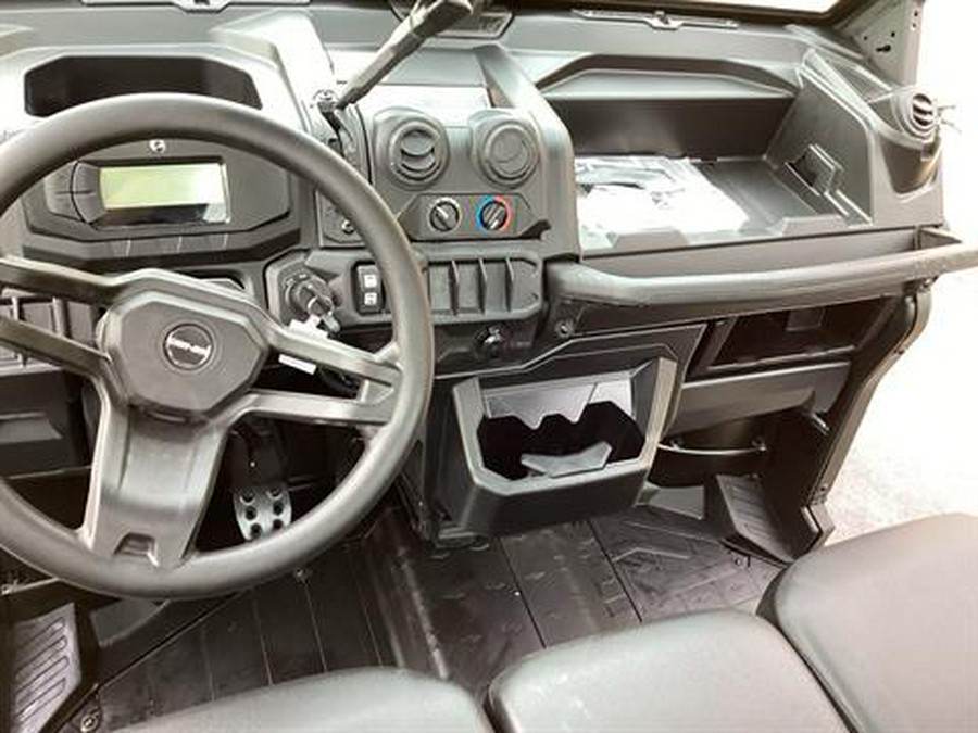 2026 Can-Am Defender DPS CAB