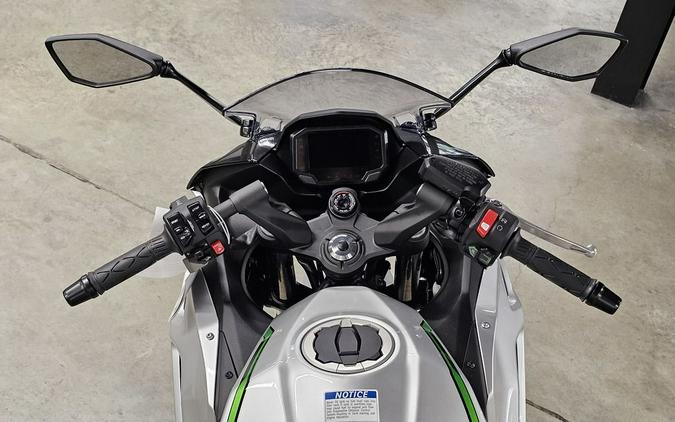 2024 Kawasaki Ninja® 7 Hybrid ABS