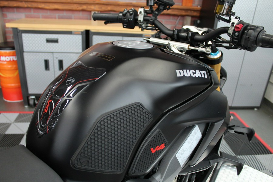 2022 Ducati Streetfighter V4 S