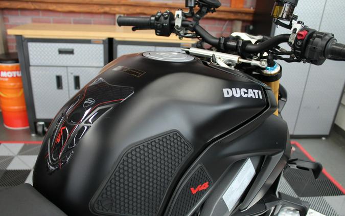 2022 Ducati Streetfighter V4 S