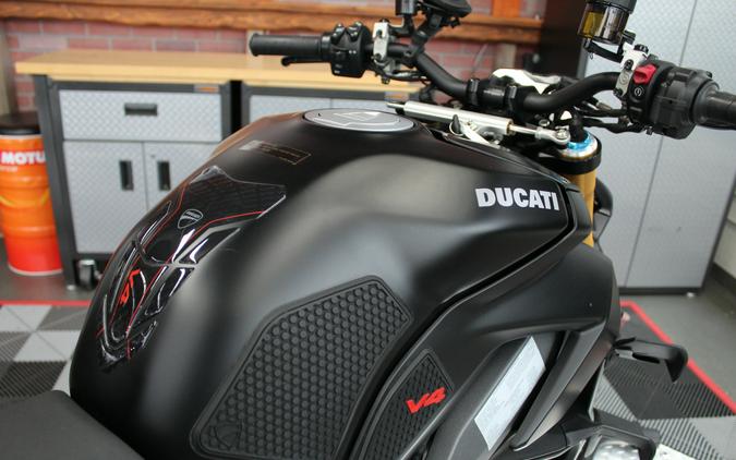 2022 Ducati Streetfighter V4 S