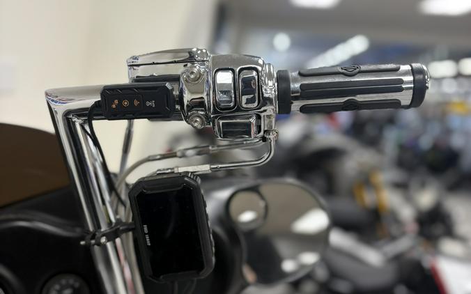 2005 Harley-Davidson® Electra Glide® Standard FLHT - UO1237