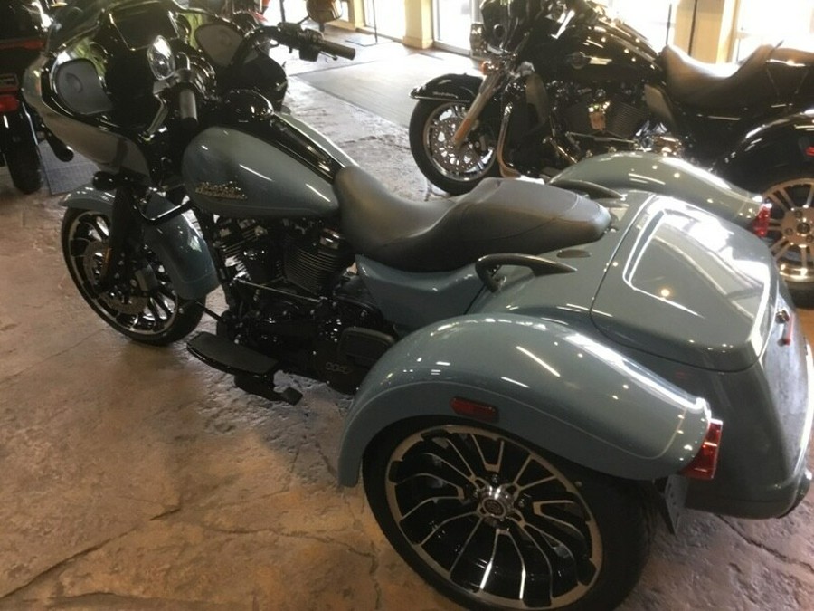 2024 Harley-Davidson® Road Glide® 3 Sharkskin Blue - Black Finish