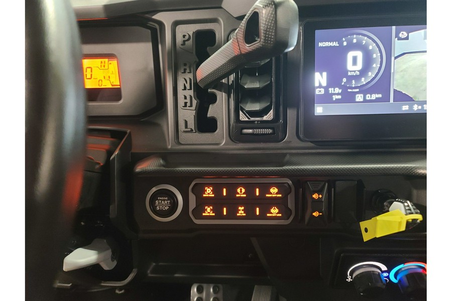 2026 Can-Am Defender MAX Lone Star Cab HD11