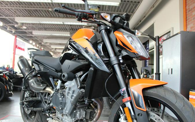 2022 KTM 890 DUKE
