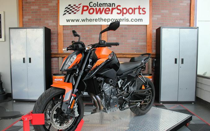 2022 KTM 890 DUKE