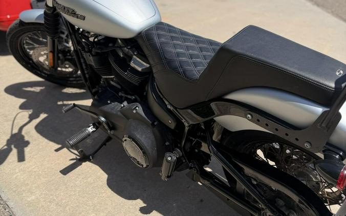 2020 Harley-Davidson Street Bob BRACUDA SLV DNM W/PINSTRIPE
