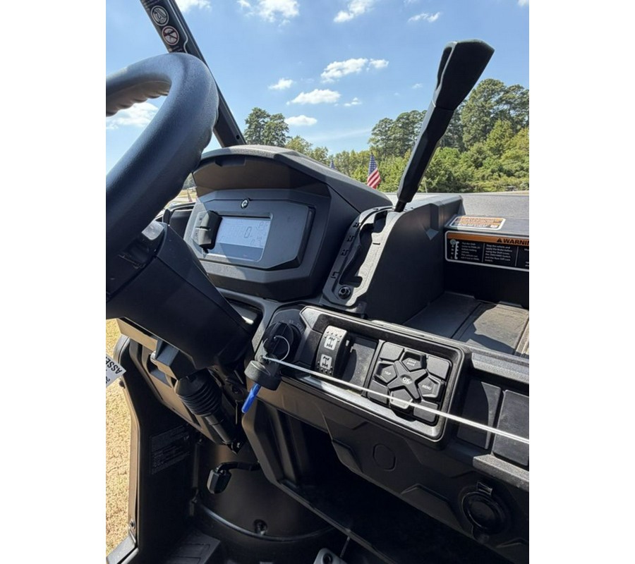 2026 Can-Am® Defender 6x6 XT HD10
