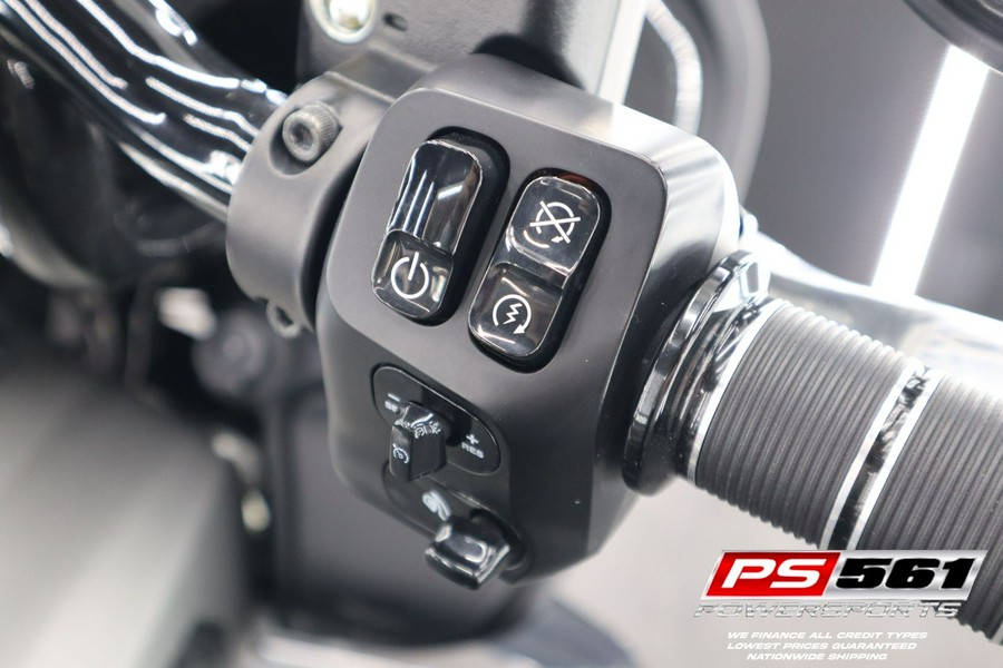 2021 Indian Challenger® Dark Horse®