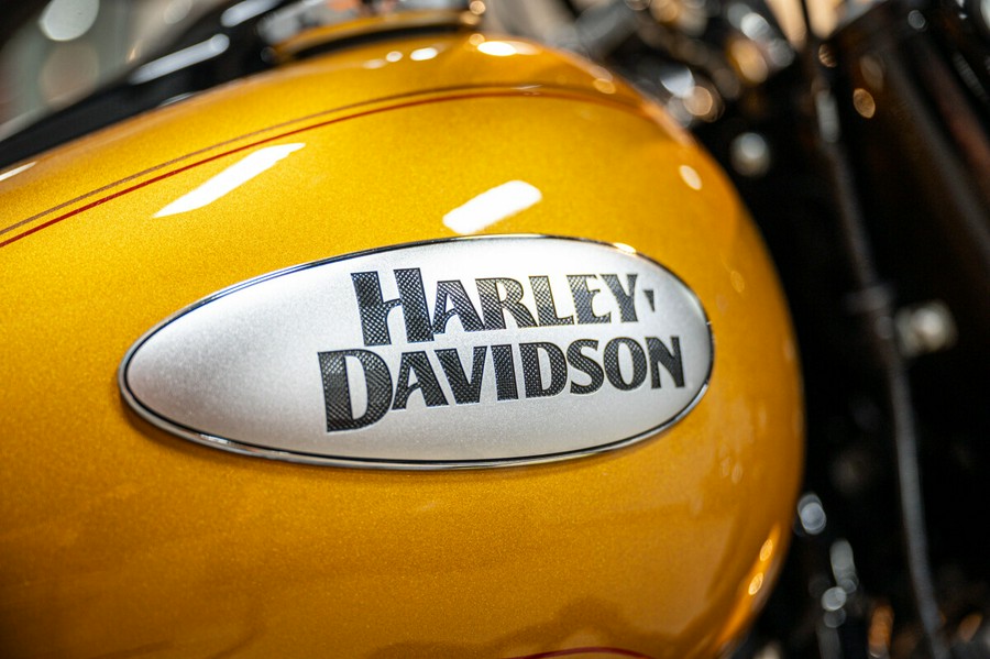 2023 Harley-Davidson Softail Heritage Classic Cruiser FLHCS
