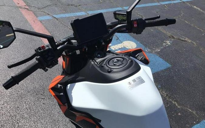 2027 KTM 990 DUKE