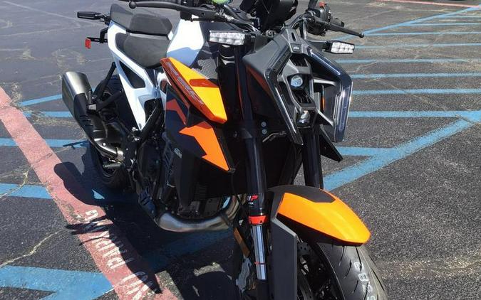 2027 KTM 990 DUKE