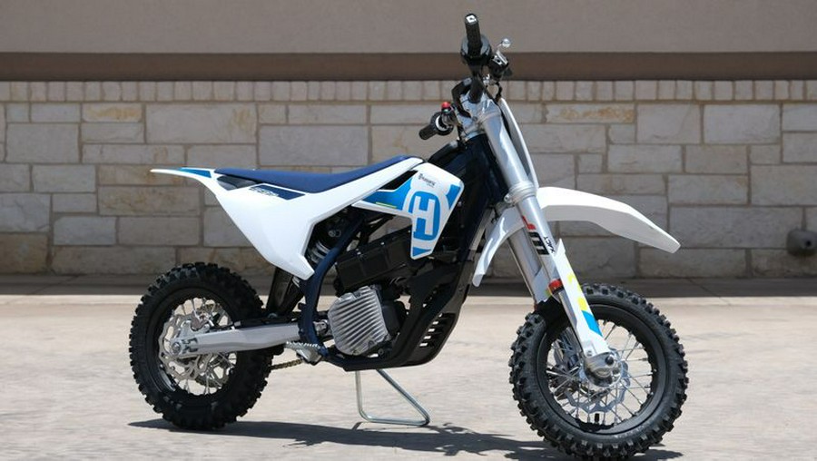 New 2024 HUSQVARNA EE 3 WHITE