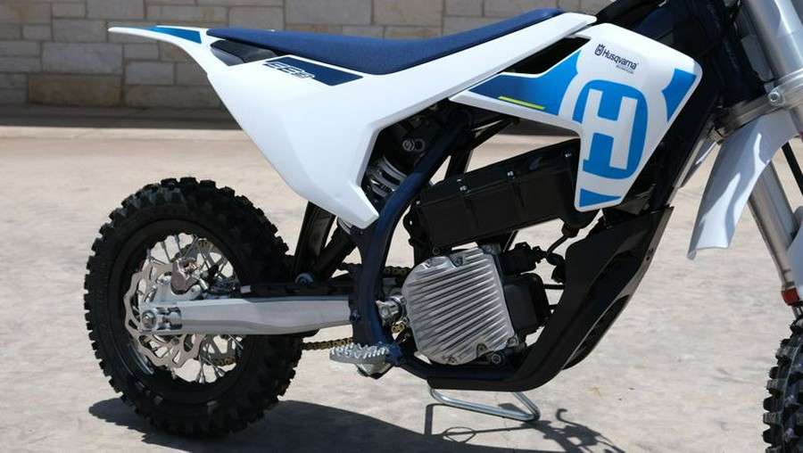 New 2024 HUSQVARNA EE 3 WHITE