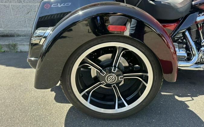 2022 Harley-Davidson® CVO™ Tri Glide® DANTES RED FADE