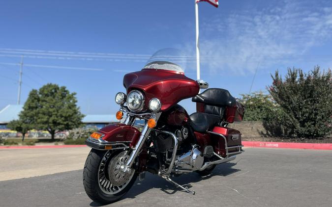 2010 Harley-Davidson® FLHTC Electra Glide® Classic RED HOT SUNGLO 634791