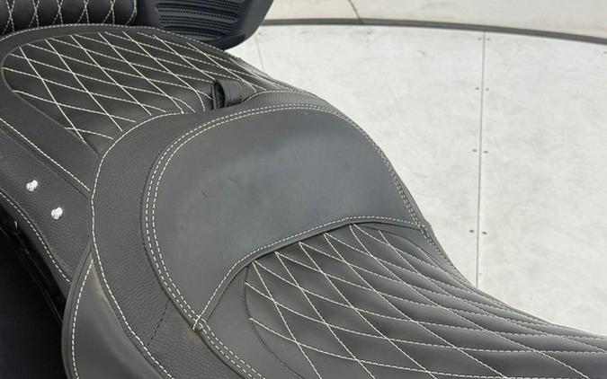 2024 Indian Roadmaster Black Metallic/Titanium Metallic
